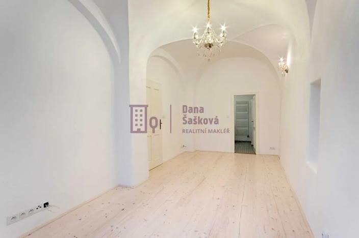 Pronájem bytu 2+1, Jindřichův Hradec, nám. Míru, 71 m2