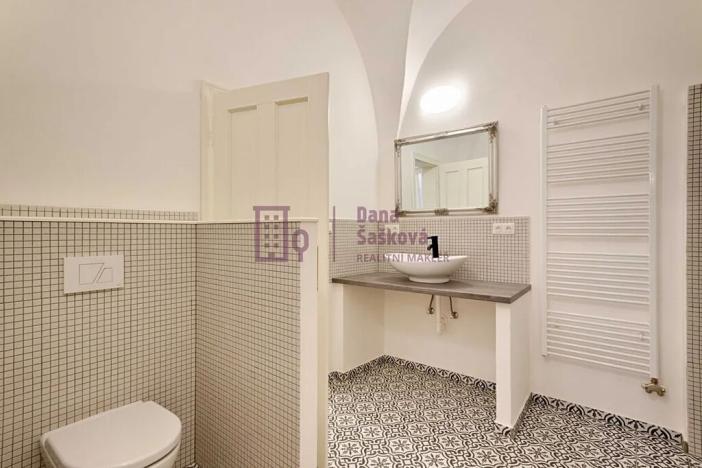 Pronájem bytu 2+1, Jindřichův Hradec, nám. Míru, 71 m2