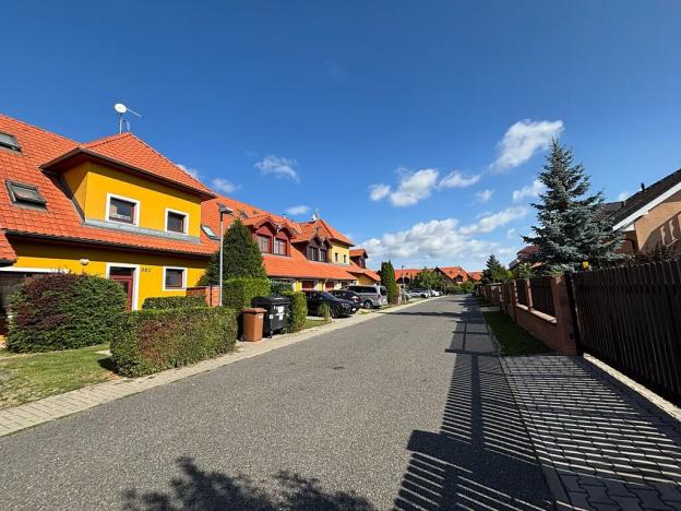 Prodej bytu 2+kk, Jesenice, Lomená, 45 m2