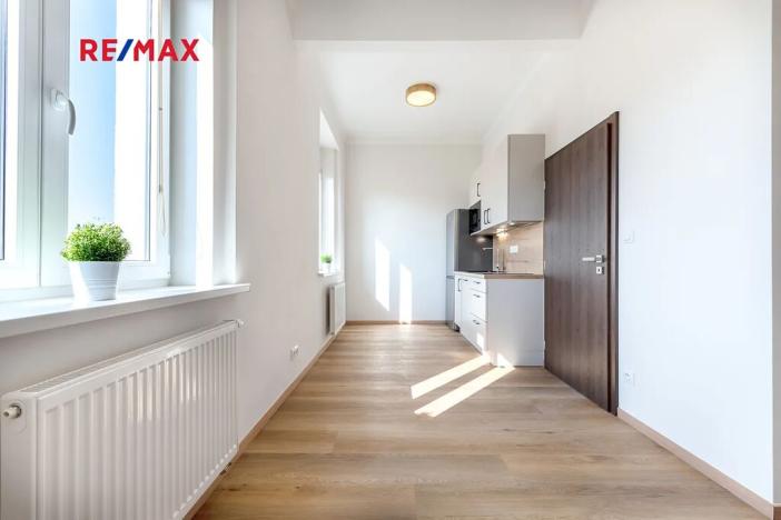 Pronájem bytu 1+kk, Praha - Libeň, náměstí Dr. Václava Holého, 27 m2