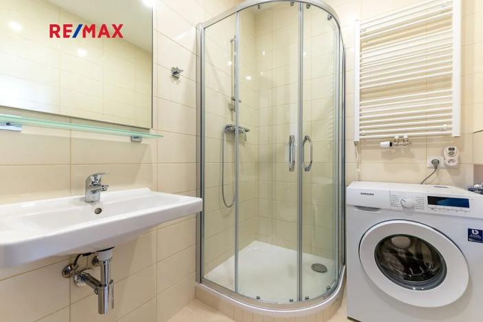 Pronájem bytu 1+kk, Praha - Libeň, náměstí Dr. Václava Holého, 27 m2