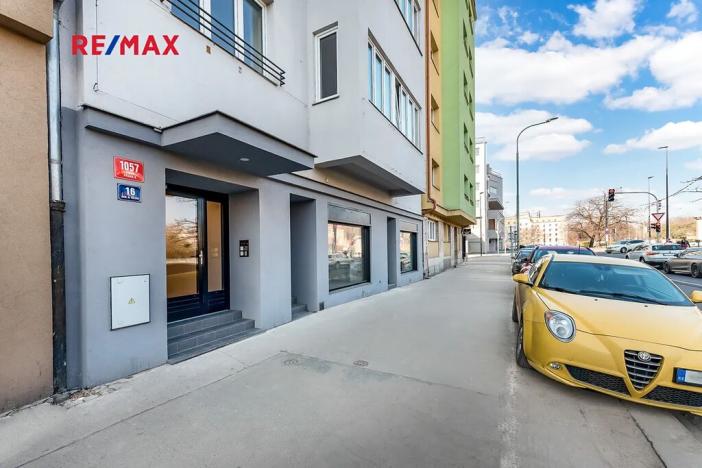 Pronájem bytu 1+kk, Praha - Libeň, náměstí Dr. Václava Holého, 27 m2