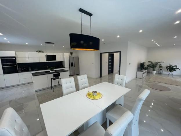 Prodej rodinného domu, Jeneč, Malé náměstí, 192 m2