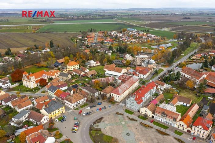 Prodej komerční nemovitosti, Dašice, náměstí T. G. Masaryka, 2490 m2