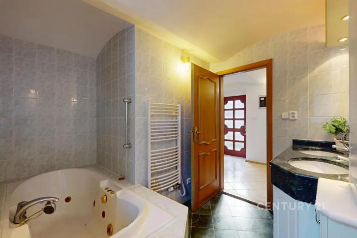 Prodej rodinného domu, Loket, 261 m2