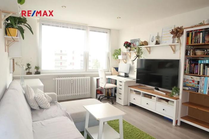 Pronájem bytu 2+kk, Praha - Malešice, U krbu, 51 m2