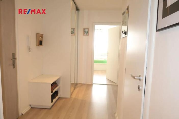 Pronájem bytu 2+kk, Praha - Malešice, U krbu, 51 m2