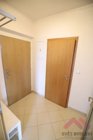 Pronájem bytu 1+kk, Praha - Hloubětín, Nademlejnská, 32 m2