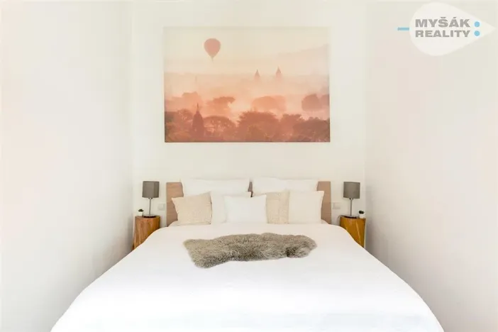 Pronájem bytu 2+kk, Praha, Rumunská, 45 m2