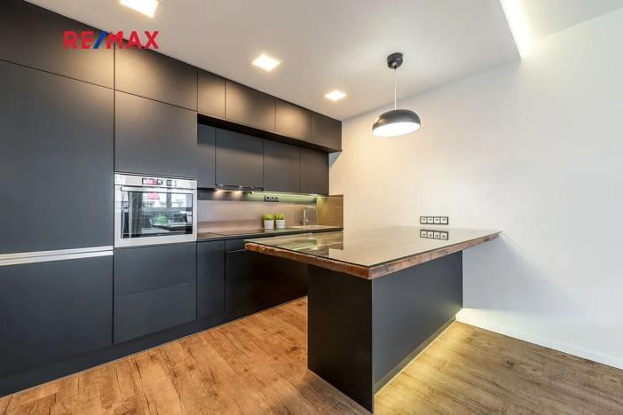 Pronájem bytu 2+kk, Praha - Vysočany, Pod Harfou, 55 m2