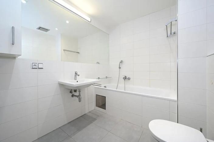 Pronájem bytu 1+kk, Praha - Liboc, Evropská, 56 m2