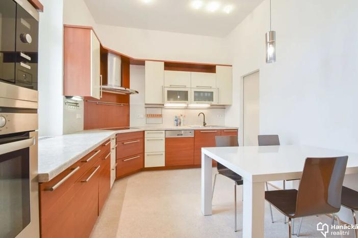 Pronájem bytu 3+1, Olomouc, Legionářská, 104 m2