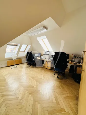 Pronájem kanceláře, Praha - Josefov, Pařížská, 222 m2