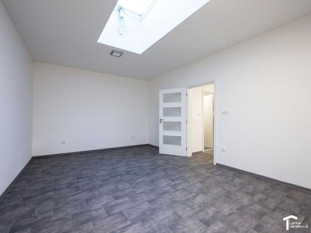 Pronájem bytu 2+kk, Pardubice - Zelené Předměstí, Sladkovského, 90 m2