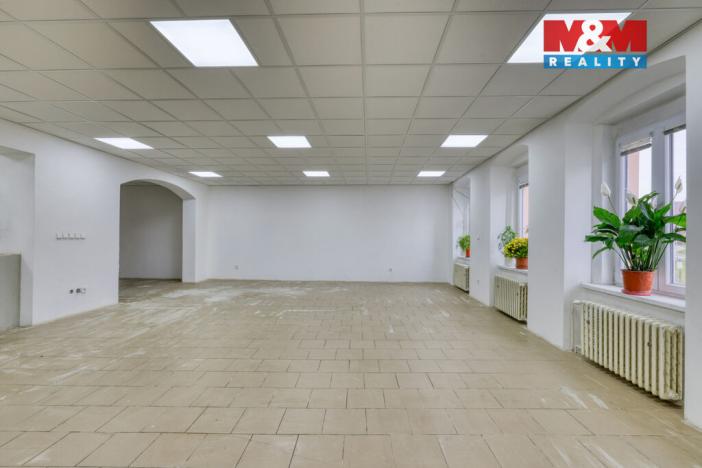 Pronájem obchodního prostoru, Přeštice, Masarykovo nám., 183 m2