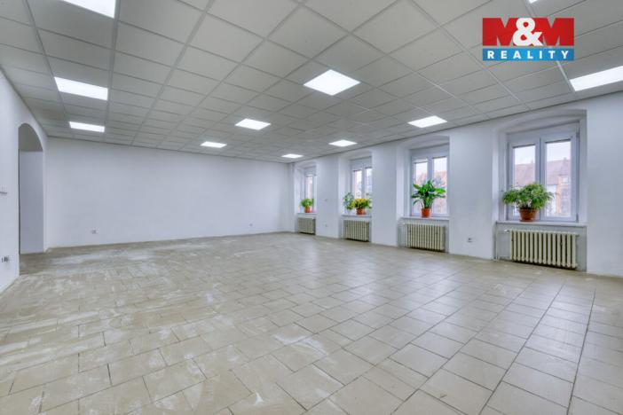 Pronájem obchodního prostoru, Přeštice, Masarykovo nám., 183 m2