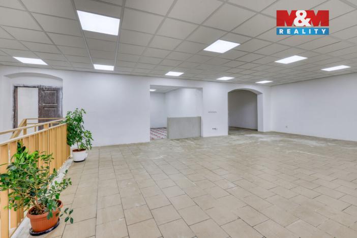 Pronájem obchodního prostoru, Přeštice, Masarykovo nám., 183 m2