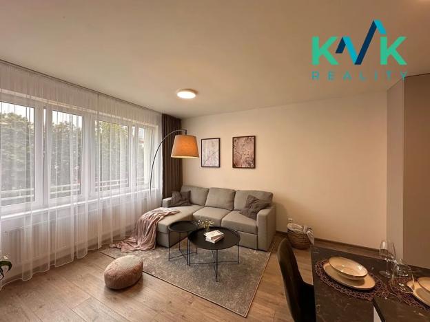 Pronájem bytu 1+kk, Ostrov, Myslbekova, 33 m2