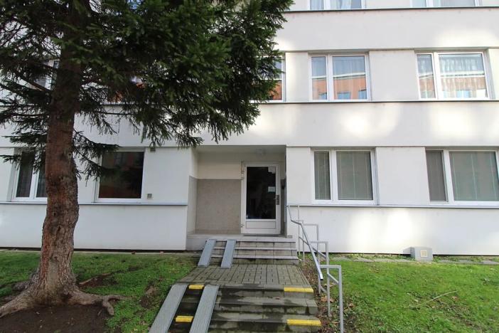 Pronájem bytu 1+kk, Praha - Karlín, Molákova, 36 m2