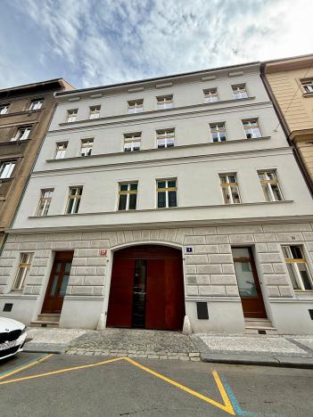 Pronájem bytu 2+kk, Praha - Smíchov, Pivovarská, 53 m2