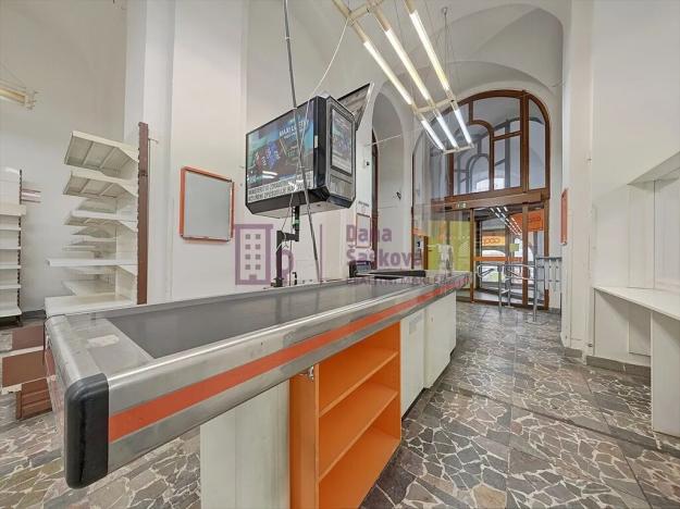Pronájem obchodního prostoru, Jindřichův Hradec, nám. Míru, 520 m2