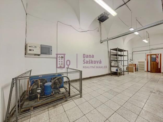 Pronájem obchodního prostoru, Jindřichův Hradec, nám. Míru, 520 m2