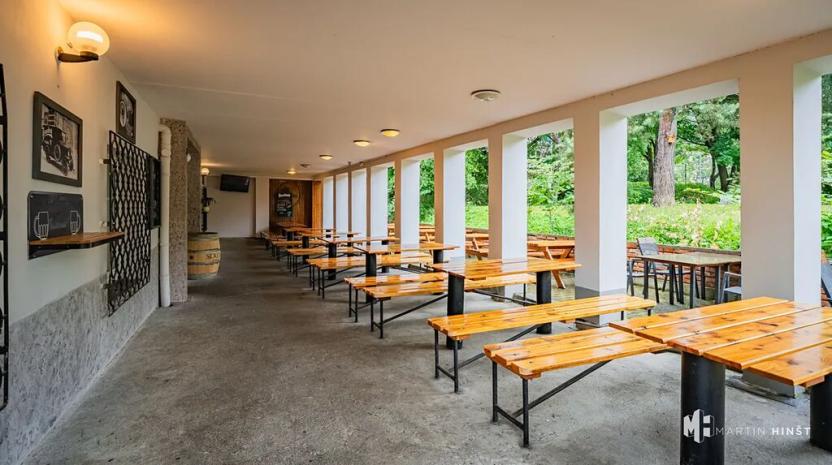 Pronájem restaurace, Praha - Strašnice, Gutova, 301 m2