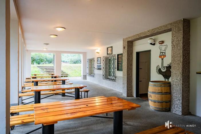 Pronájem restaurace, Praha - Strašnice, Gutova, 301 m2