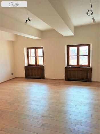 Pronájem bytu 2+1, Praha - Malá Strana, U lužického semináře, 74 m2