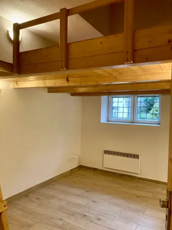 Pronájem bytu 1+kk, Praha - Smíchov, Plzeňská, 27 m2