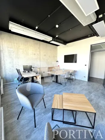 Pronájem kanceláře, Praha - Holešovice, Dělnická, 441 m2