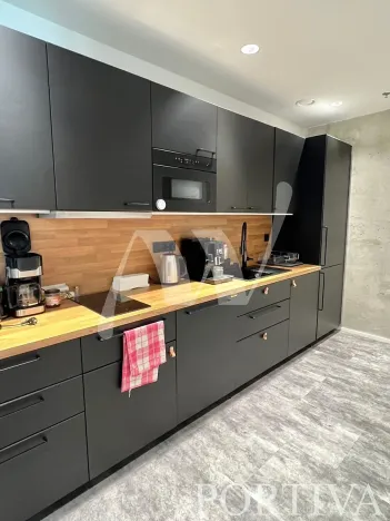 Pronájem kanceláře, Praha - Holešovice, Dělnická, 441 m2