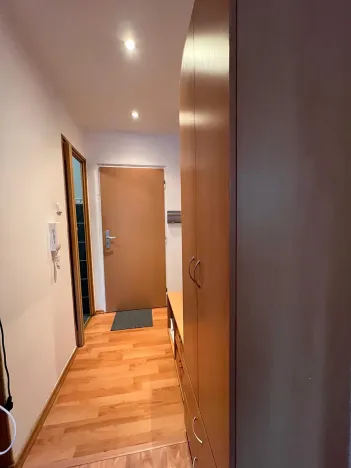 Pronájem bytu 1+1, Karlovy Vary, Maďarská, 36 m2