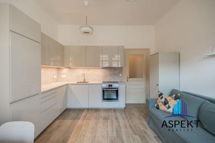 Pronájem bytu 2+kk, Praha - Nové Město, Trojická, 42 m2