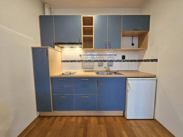 Pronájem bytu 1+kk, Praha - Kunratice, Velké Kunratické, 41 m2