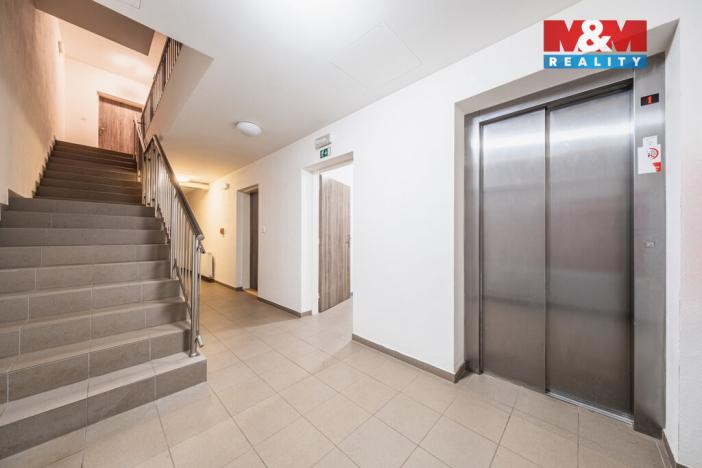 Pronájem bytu 1+kk, Velký Osek, U hřiště, 38 m2