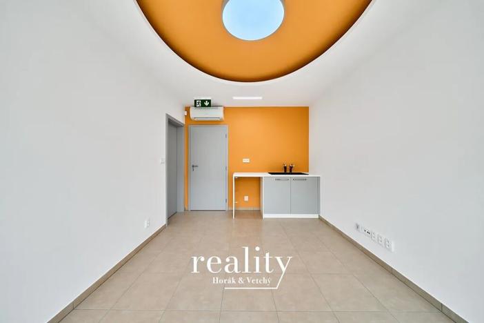 Pronájem kanceláře, Znojmo, Jarošova, 19 m2