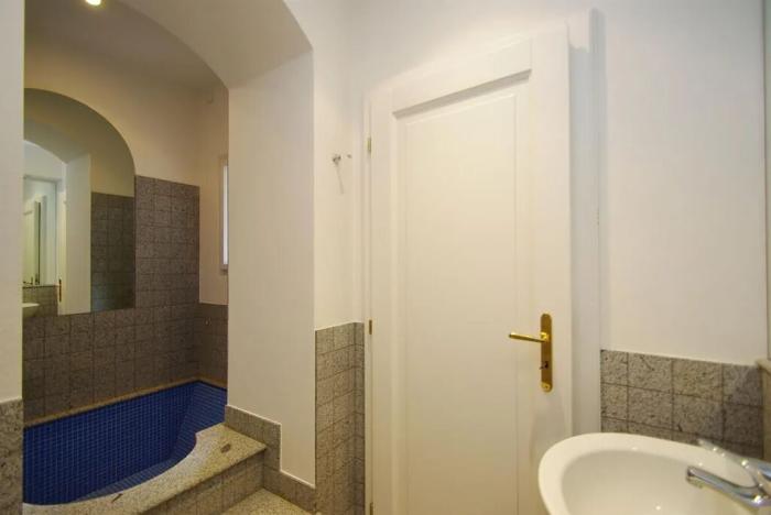 Pronájem bytu 3+1, Praha - Malá Strana, Hroznová, 73 m2