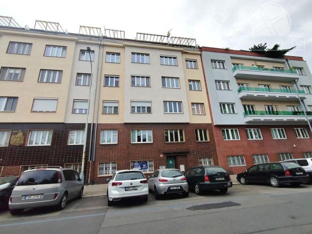 Pronájem bytu 1+kk, Praha - Podolí, Podolská, 36 m2