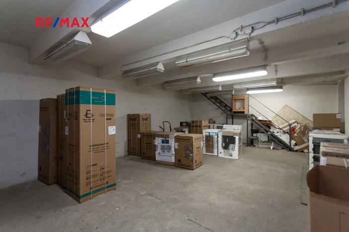 Pronájem obchodního prostoru, Praha - Strašnice, Starostrašnická, 501 m2