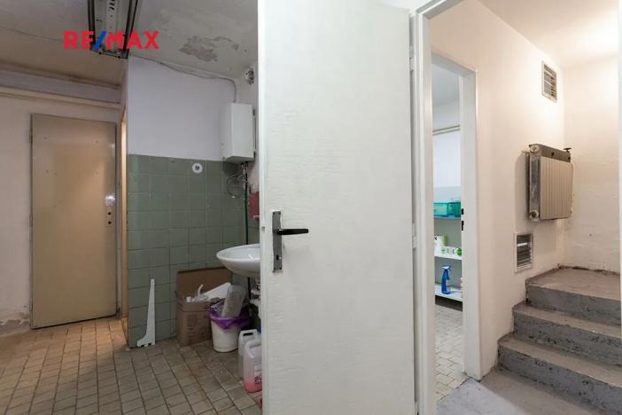 Pronájem obchodního prostoru, Praha - Strašnice, Starostrašnická, 501 m2