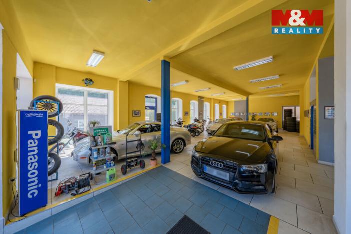 Prodej obchodního prostoru, Šarovy, 400 m2