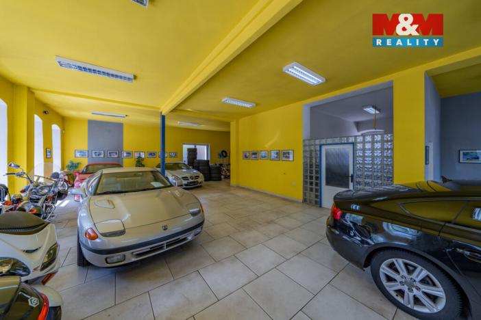 Prodej obchodního prostoru, Šarovy, 400 m2