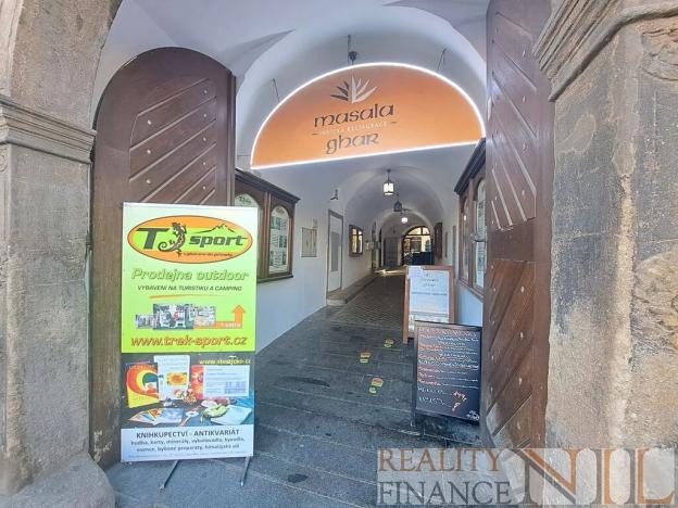 Pronájem obchodního prostoru, Plzeň, náměstí Republiky, 78 m2