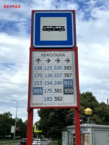 Prodej bytu 1+kk, Praha - Háje, Hlavatého, 27 m2