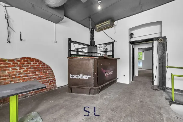 Prodej obchodního prostoru, Praha - Vysočany, Novovysočanská, 222 m2