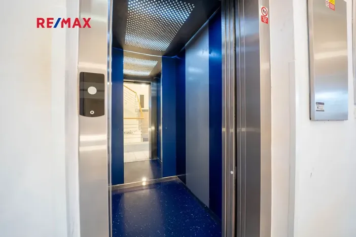 Pronájem obchodního prostoru, Kolín, Sladkovského, 540 m2