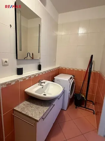 Pronájem bytu 1+kk, Praha - Vysočany, Pod Harfou, 33 m2