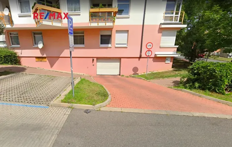 Pronájem garážového stání, Praha - Libeň, Nad Okrouhlíkem, 16 m2