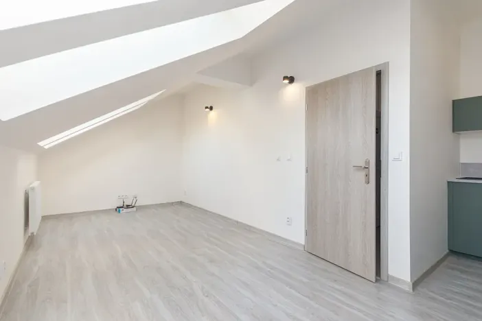 Pronájem bytu 1+kk, Praha - Vršovice, Košická, 35 m2